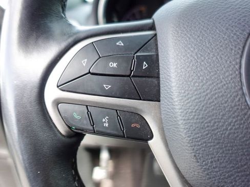 Used 2019 Jeep Grand Cherokee Altitude RWD image 13