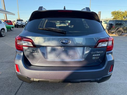 Used 2017 Subaru Outback 2.5i Premium image 6