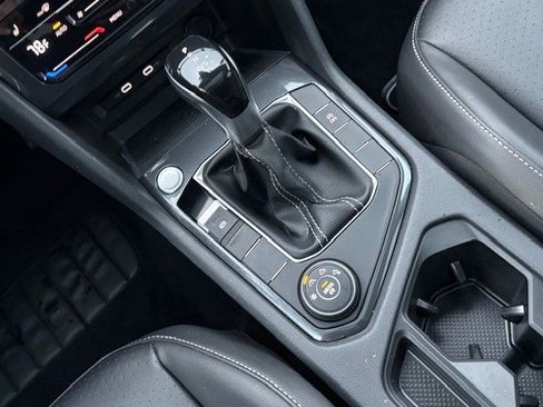 Used 2022 Volkswagen Tiguan SE image 21