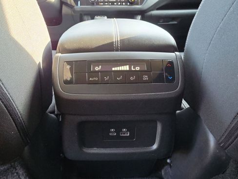 Used 2025 Nissan Pathfinder SV FWD image 21