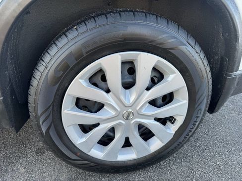 Used 2016 Nissan Rogue S image 16