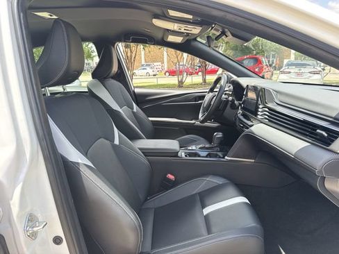 Used 2025 Toyota Camry SE FWD image 30