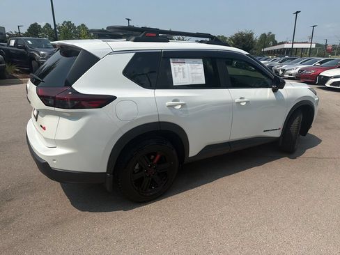 Certified 2026 Nissan Rogue SV AWD/4WD image 7