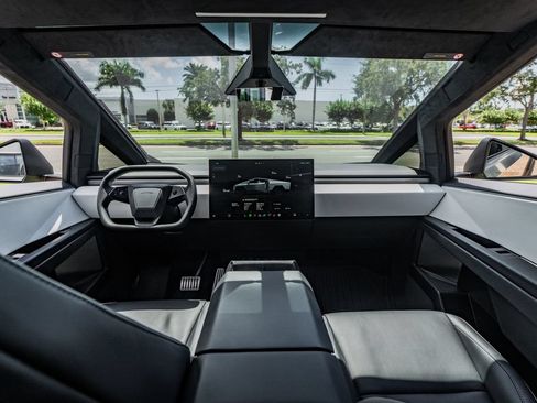 Used 2024 Tesla Cybertruck AWD Crew Cab image 20