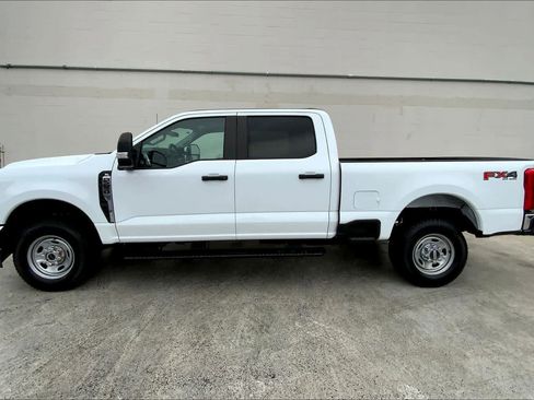 Used 2024 Ford F250 XL w/ FX4 Off-Road Package image 4