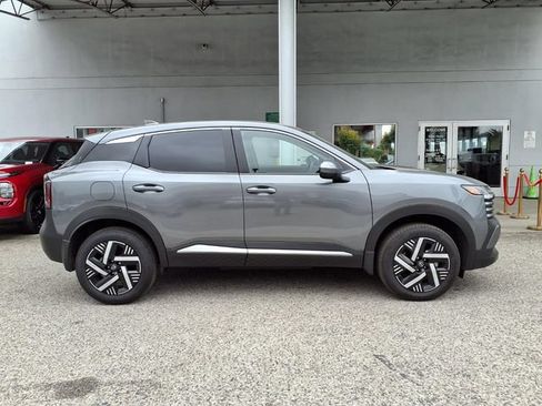 Used 2025 Nissan Kicks SV FWD image 21