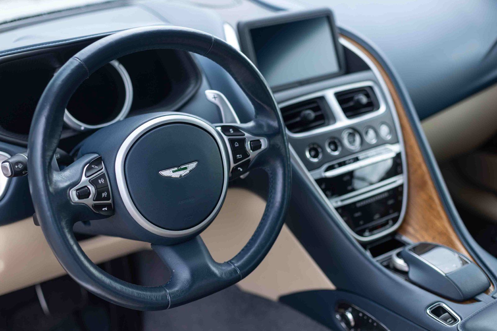 Used 2019 Aston Martin DB11 Volante RWD image 11