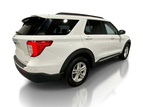 Used 2022 Ford Explorer XLT w/ Equipment Group 202A AWD/4WD image 4