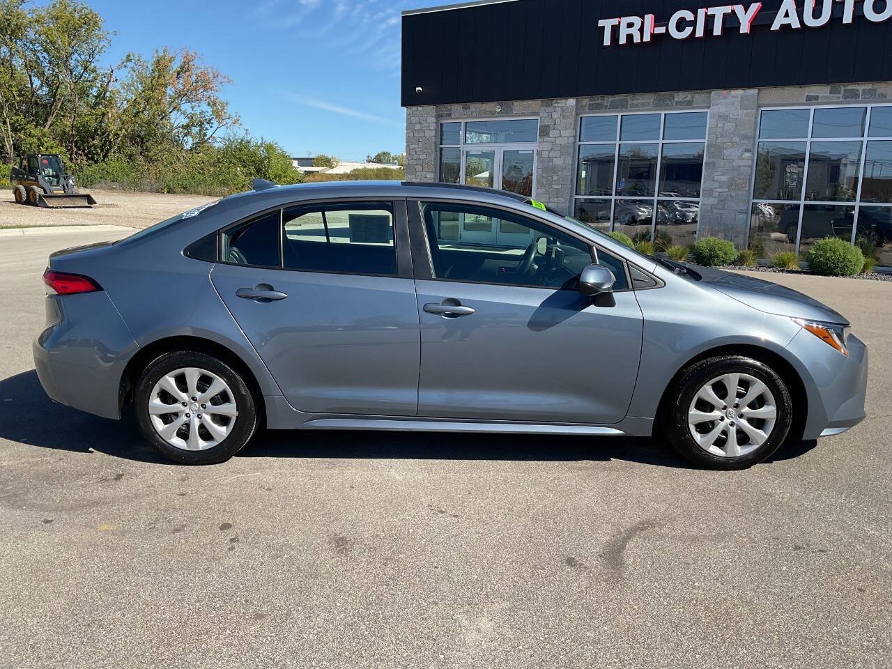 Used 2025 Toyota Corolla LE FWD image 9