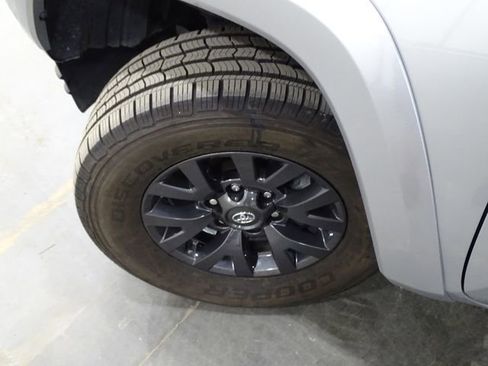 Used 2022 Toyota Tacoma SR5 w/ Technology Package image 41