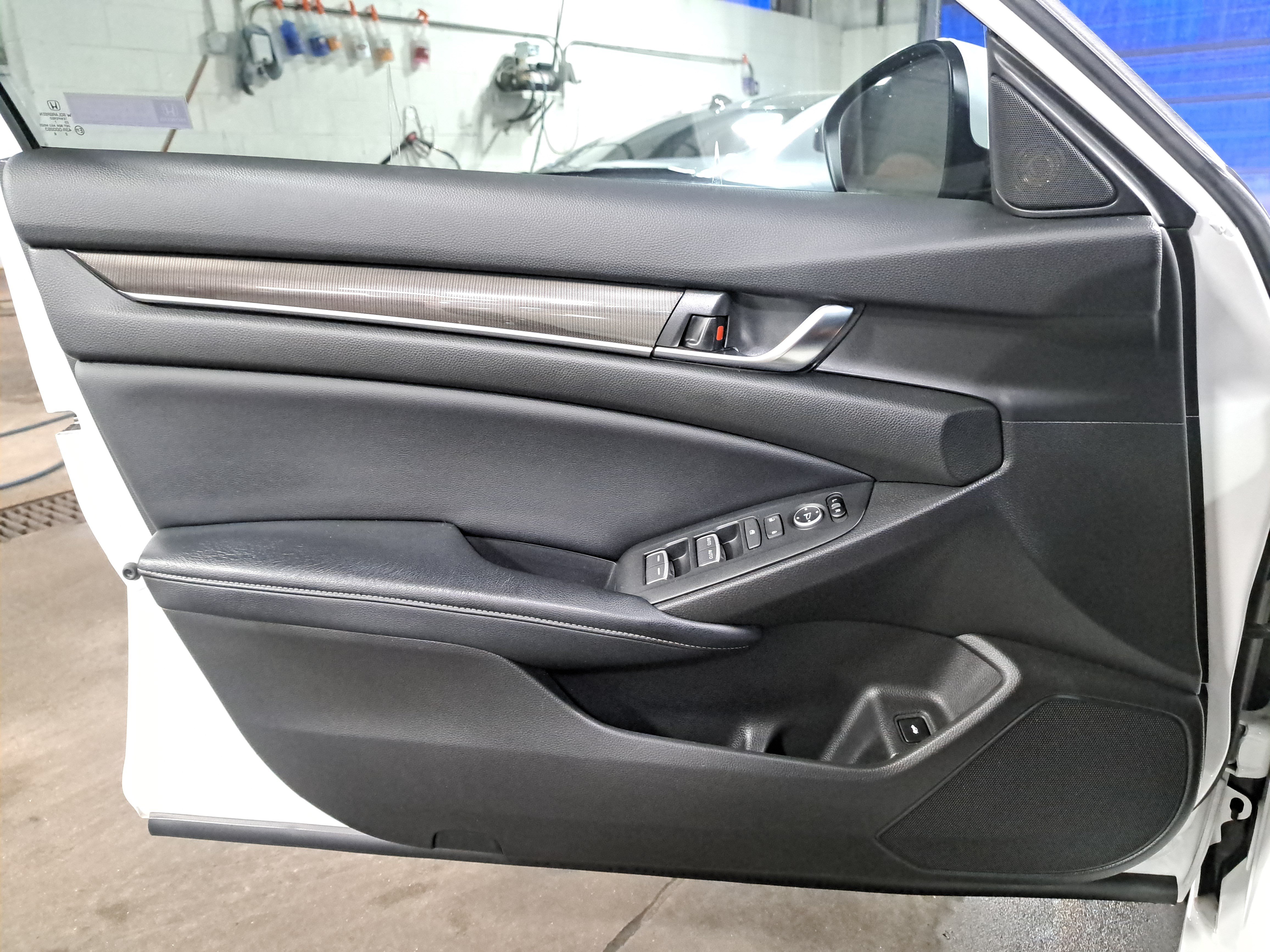 Used 2018 Honda Accord Sport image 25
