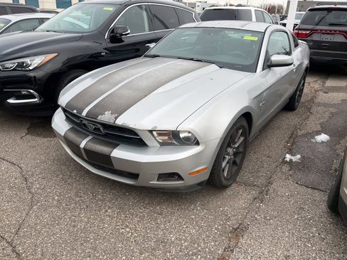 Used 2010 Ford Mustang Coupe image 3