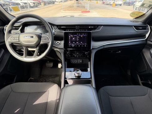 Used 2025 Jeep Grand Cherokee L Laredo RWD image 26