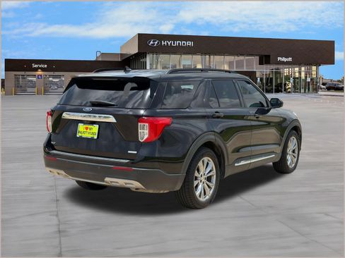 Used 2020 Ford Explorer XLT w/ Equipment Group 202A RWD image 9