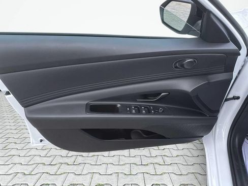 New 2025 Hyundai Elantra SEL FWD image 25