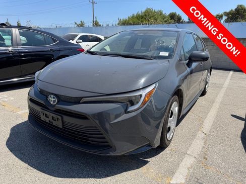Used 2025 Toyota Corolla LE FWD image 2