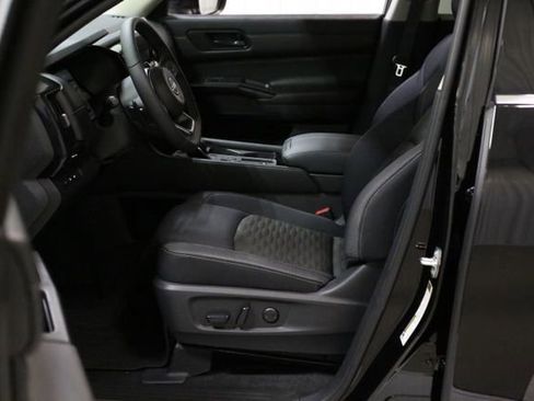 New 2025 Nissan Pathfinder SV image 7