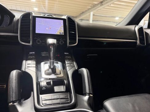 Used 2018 Porsche Cayenne S AWD/4WD image 15