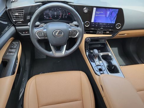 Used 2025 Lexus NX 250 FWD w/ Towing Package (2000 Lbs) image 18