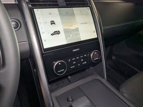 New 2025 Land Rover Discovery Dynamic SE image 12