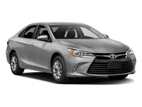 Used 2016 Toyota Camry LE image 9