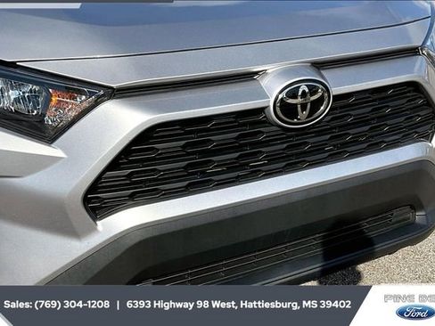 Used 2022 Toyota RAV4 LE image 21
