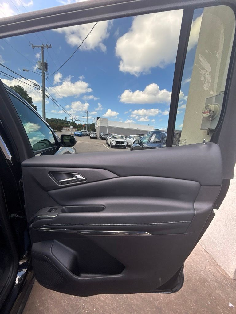Used 2026 Chevrolet Traverse LT AWD/4WD image 22