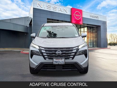 Certified 2025 Nissan Rogue SV image 4