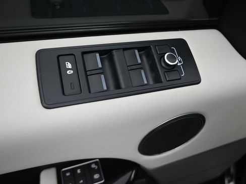 Used 2016 Land Rover Range Rover Sport HSE image 21