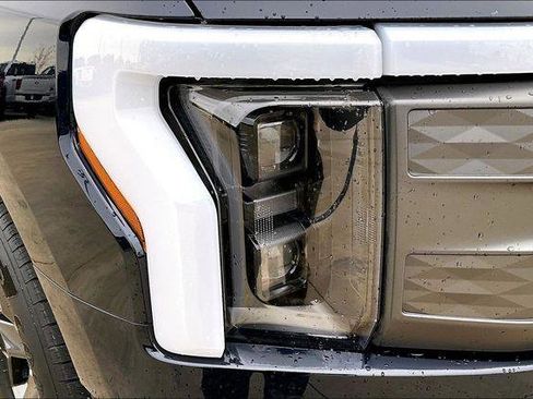 Used 2024 Ford F150 Lightning Lariat image 33