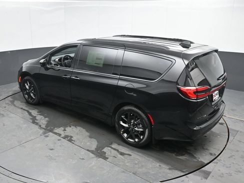 New 2026 Chrysler Pacifica Select w/ S Appearance Package FWD image 36