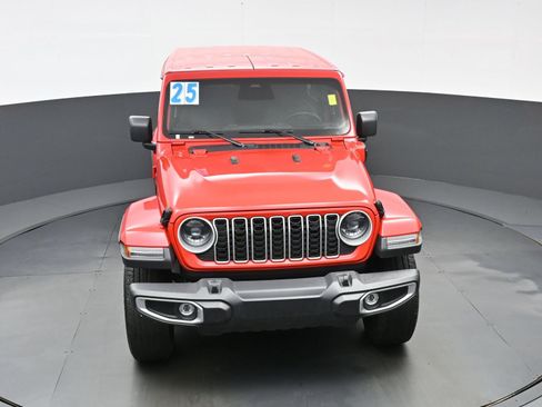 Used 2025 Jeep Wrangler Unlimited Sahara AWD/4WD image 41