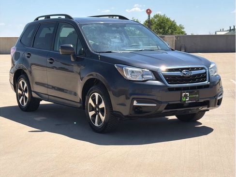 Used 2018 Subaru Forester 2.5i Premium w/ All-Weather Package AWD/4WD image 3