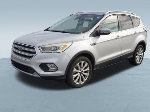 Used 2017 Ford Escape Titanium image 3