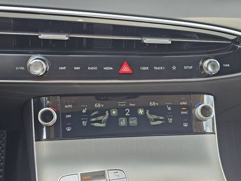 New 2026 Genesis GV70 2.5T Advanced AWD/4WD image 16