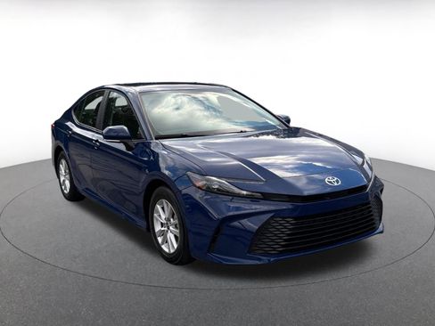 Used 2025 Toyota Camry LE image 2