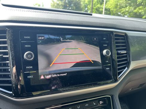 Certified 2023 Volkswagen Atlas Cross Sport SE w/ Panoramic Sunroof Package FWD image 22