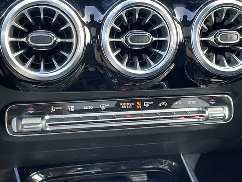 Certified 2025 Mercedes-Benz GLA 250 4MATIC image 32