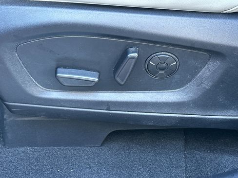 Used 2025 Ford Explorer Platinum w/ Ultimate Package image 29