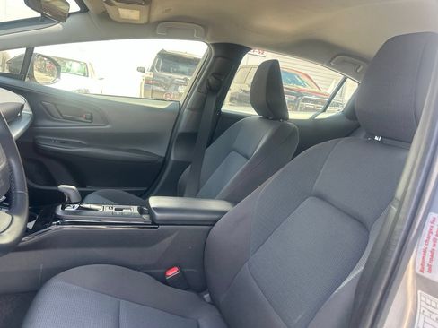 Used 2025 Toyota Prius LE FWD image 6