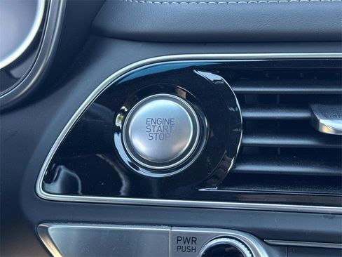 Used 2023 Genesis G70 2.0T image 18