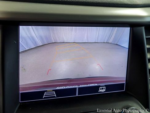 Used 2023 GMC Acadia SLE w/ Driver Convenience Package FWD image 16