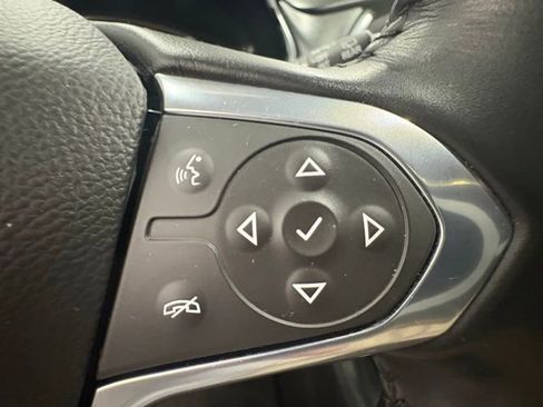 Used 2022 Chevrolet Traverse LT image 18