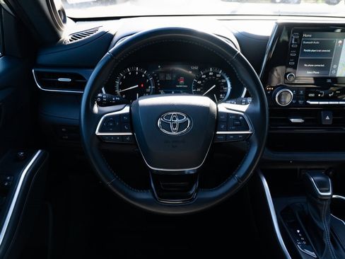 Used 2021 Toyota Highlander XSE image 11
