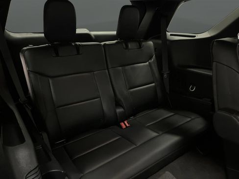 Used 2025 Ford Explorer ST-Line image 32
