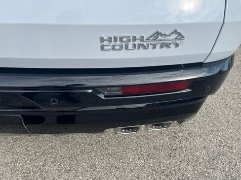 New 2026 Chevrolet Traverse High Country w/ LPO, Floor Liner Package AWD/4WD image 12