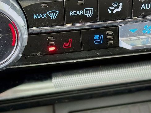 Used 2023 Ford F150 Lariat w/ Equipment Group 502A High image 40