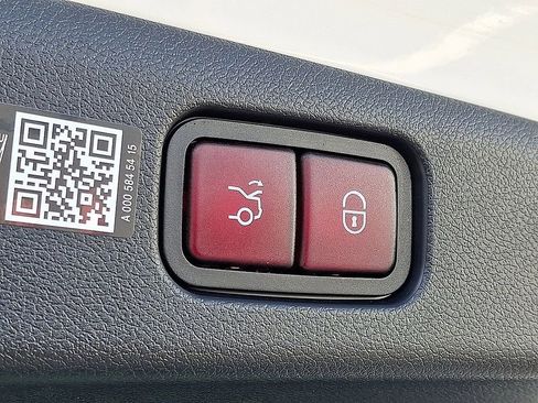 Used 2025 Mercedes-Benz E 350 Sedan image 30