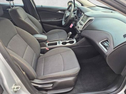 Used 2018 Chevrolet Cruze LS FWD image 19