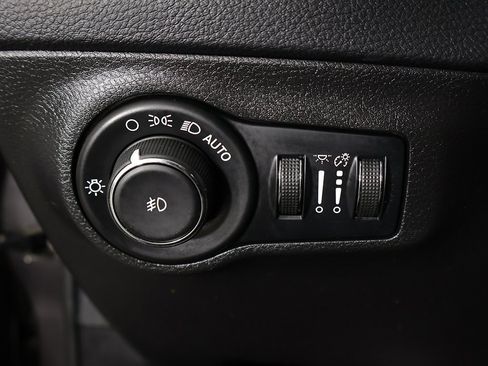 Used 2020 Jeep Compass Latitude w/ Cold Weather Group image 33